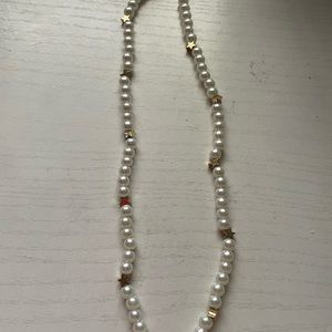 Pearl chocker with gold stars